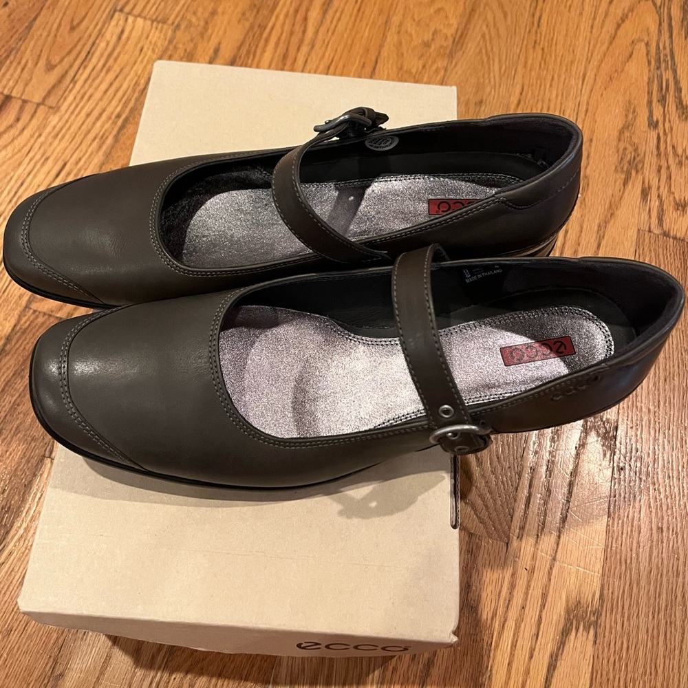 Ecco Grey Leather Mary Jane Flats (Brand New), size 40 EU